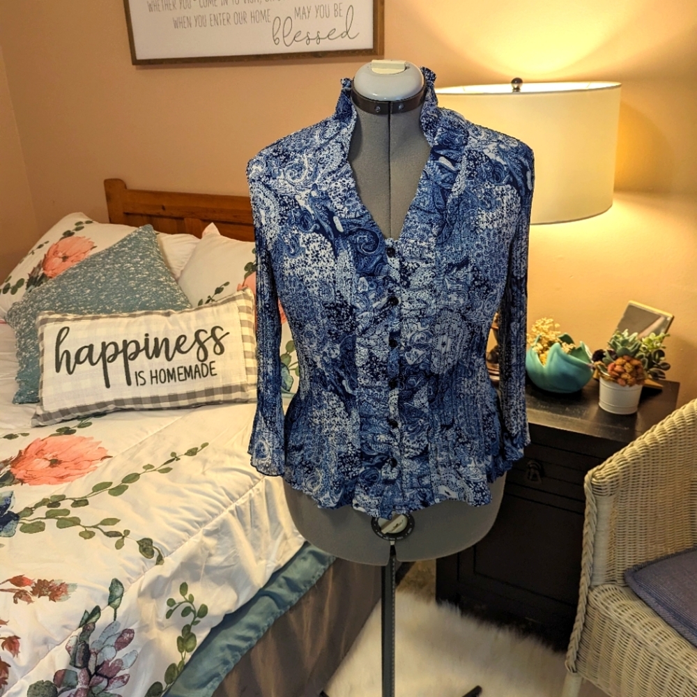 Larry Levine blue and white floral swirl button up
